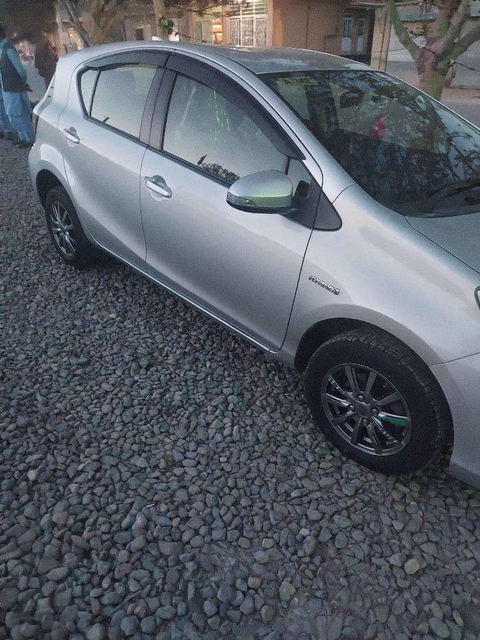 Toyota Aqua 2015 photo 1