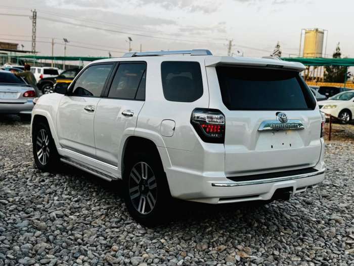 Toyota 4-Runner 2011 photo 3
